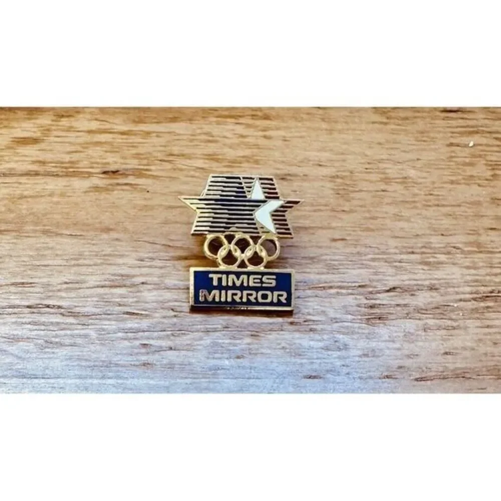 Vintage Times Mirror Team USA Olympics 1984 Lapel Pin Red White‎ & Blue 3/4